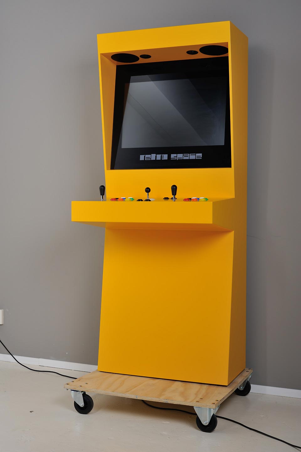 Retro Space full arcade cabinet yellow